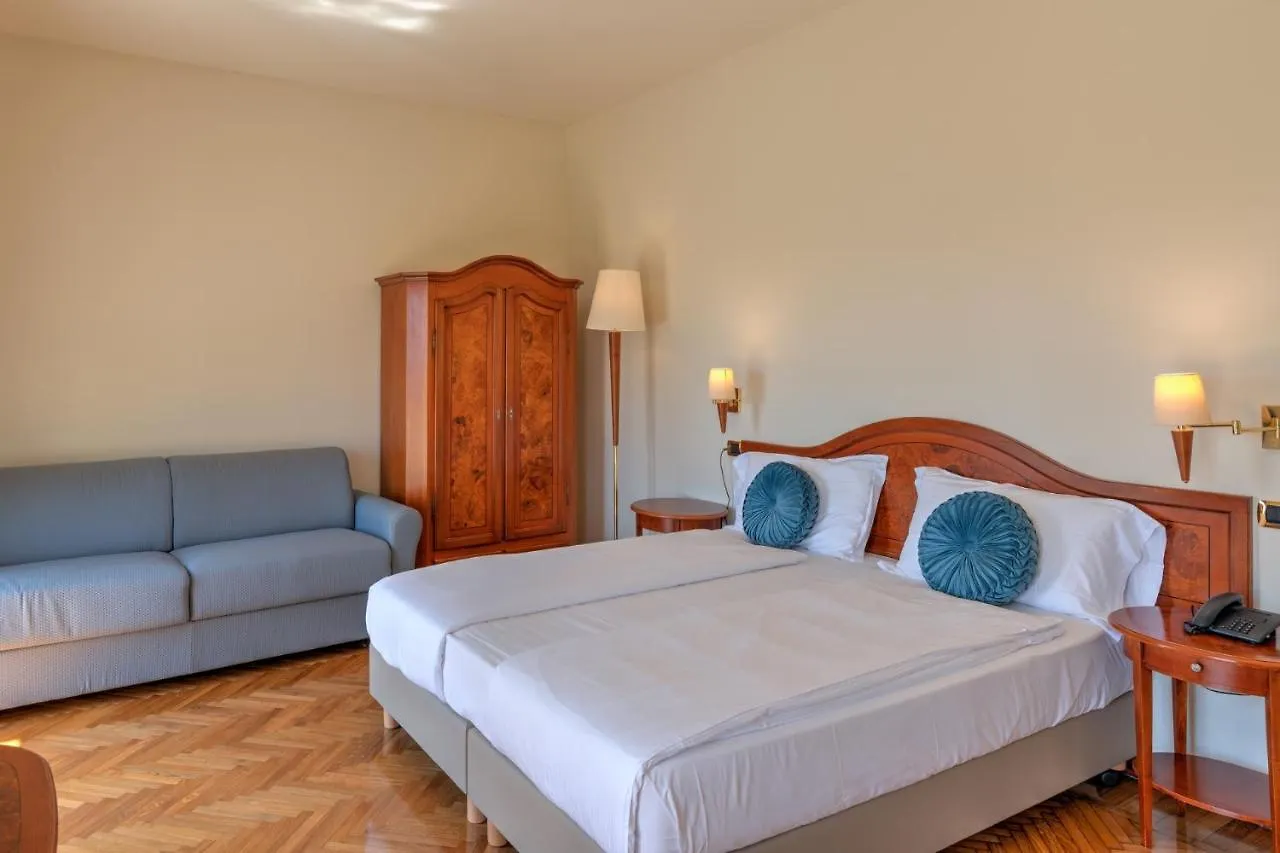 Hotel Galeazzi Gardone Riviera 4*,